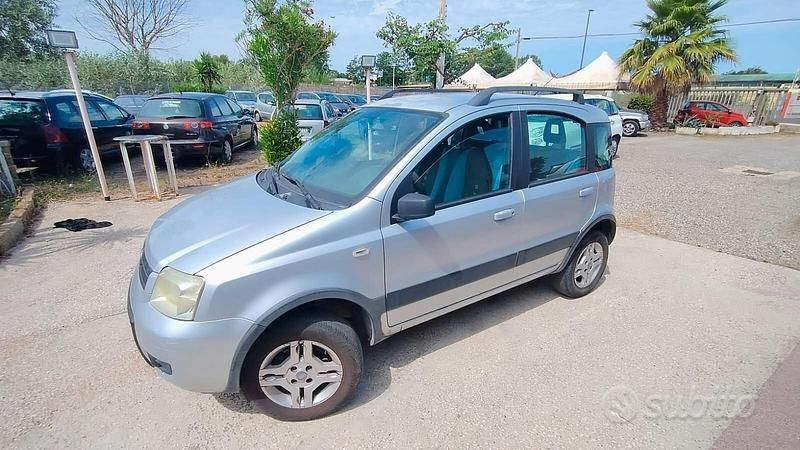 Argento Usata 2009 Fiat Panda 4x4 Due volumi | 4900 € (Buon prezzo) - Immagine 1/4