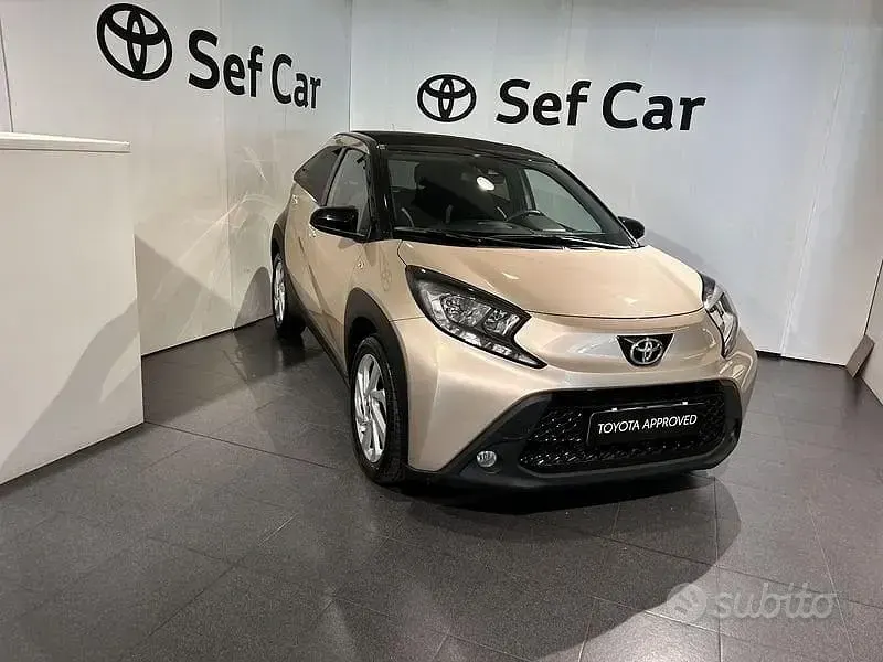 Usata Toyota Aygo X Trend 72 CV (52 kW) 2022 Marrone SUV