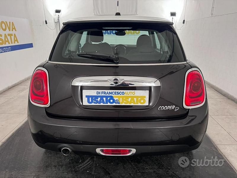 Usata Mini Cooper D 116 CV (85 kW) 2015 Marrone metallizzato Utilitaria