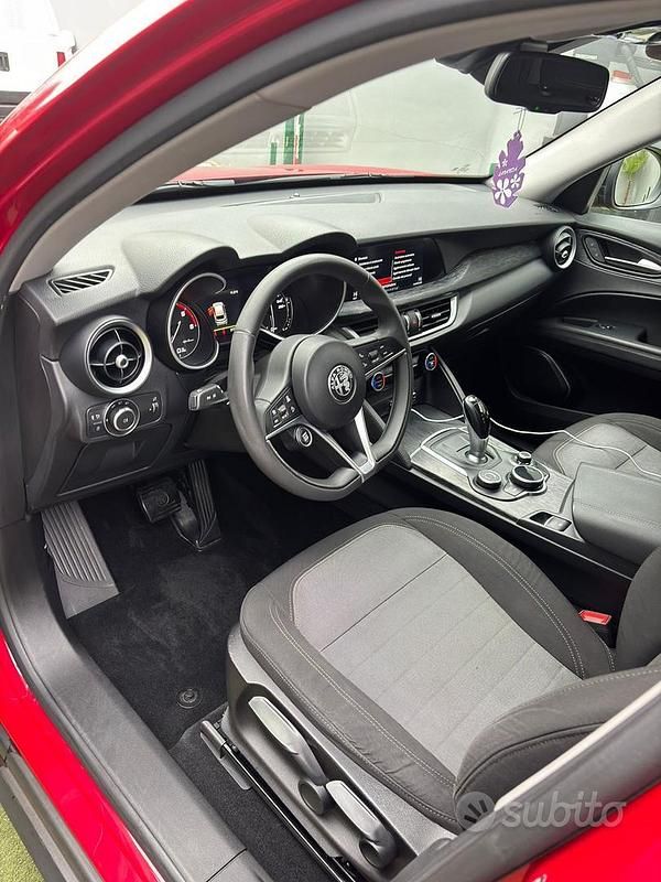 Usata Alfa Romeo Stelvio 160 CV (117 kW) 2019 Rosso SUV