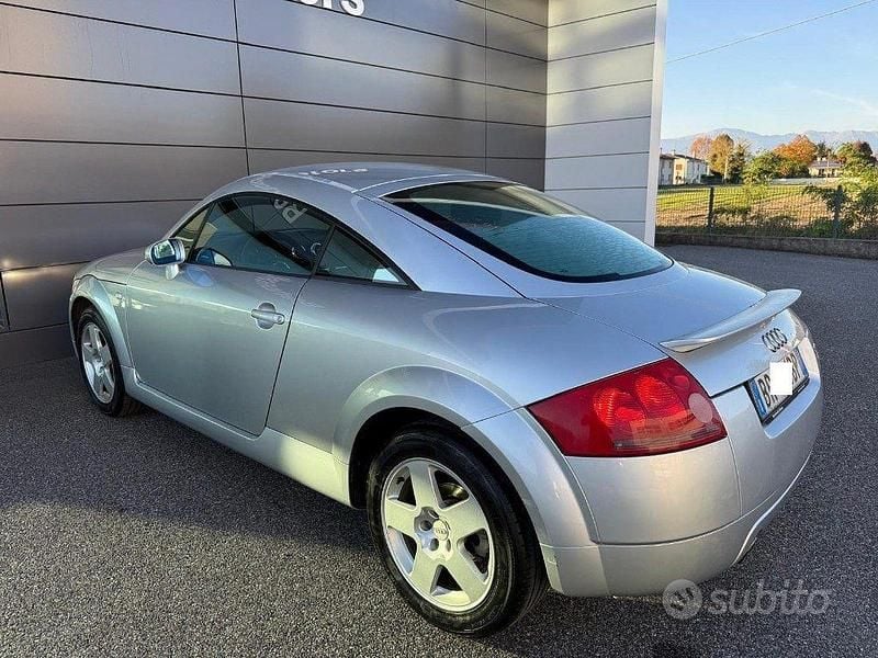Begagnad Audi TT 179 HK (131 kW) 1999 Grå Sportkupé