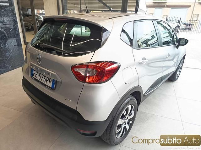 Usata Renault Captur Intens 90 CV (66 kW) 2017 Argento SUV