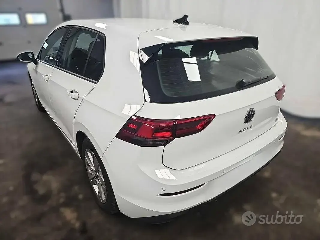 Usata VW Golf VIII Active 130 CV (95 kW) 2023 Bianco Berlina
