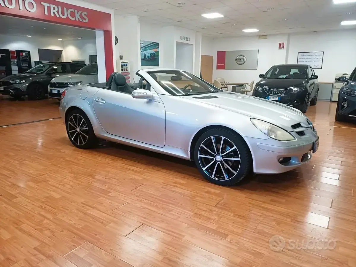 Usata Mercedes SLK200 163 CV (119 kW) 2005 Grigio Cabrio