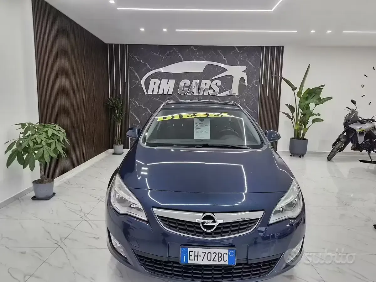 Usata Opel Astra 110 CV (80 kW) 2011 Blu Station wagon