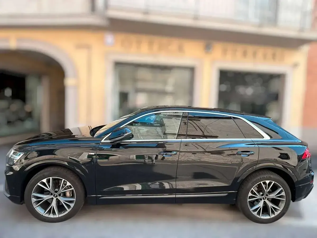 Usata Audi Q8 286 CV (210 kW) 2022 Nero SUV