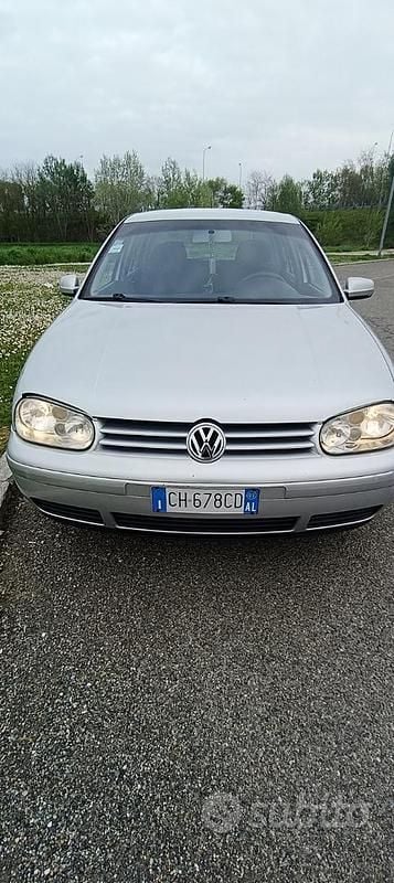 Usata VW Golf 101 CV (74 kW) 2003 Grigio Berlina