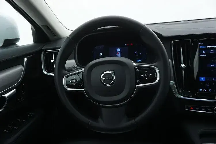 Begagnad Volvo V90 CC Plus 197 HK (144 kW) 2022 Vit Kombi