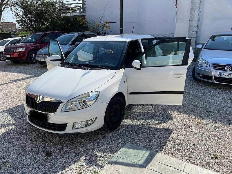 Usata Skoda Fabia Ambition 69 CV (50 kW) 2011 Bianco Berlina