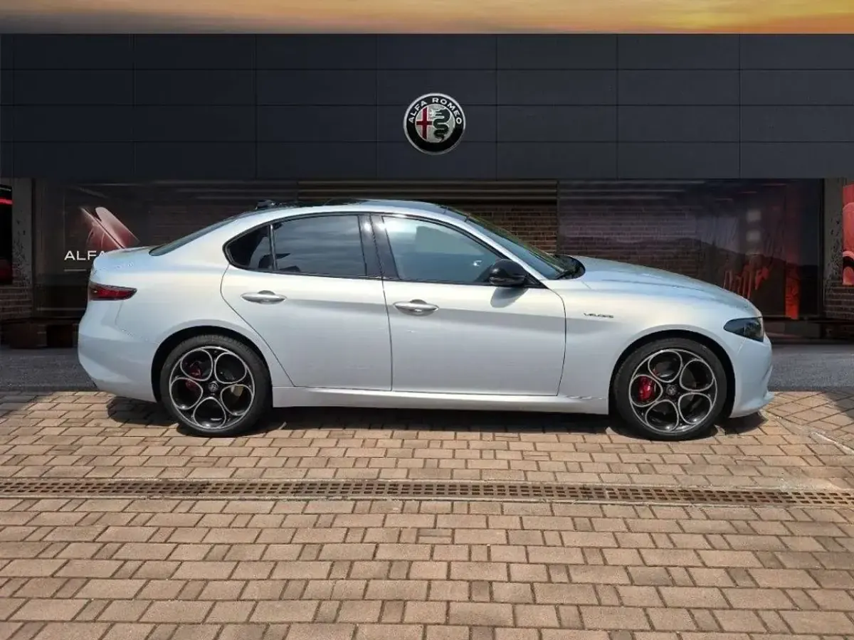 Nuova Alfa Romeo Giulia Veloce 209 CV (153 kW) 2026 Grigio Berlina
