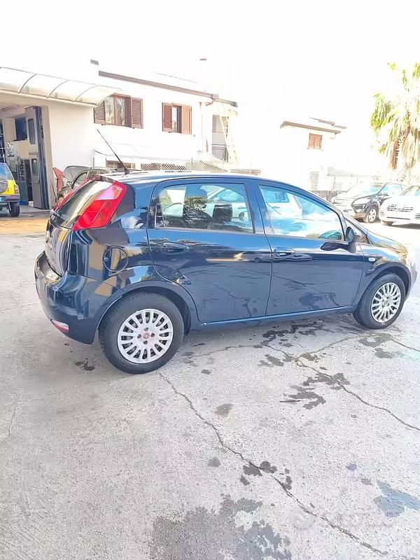 Usata Fiat Punto 77 CV (56 kW) 2015 Blu Utilitaria