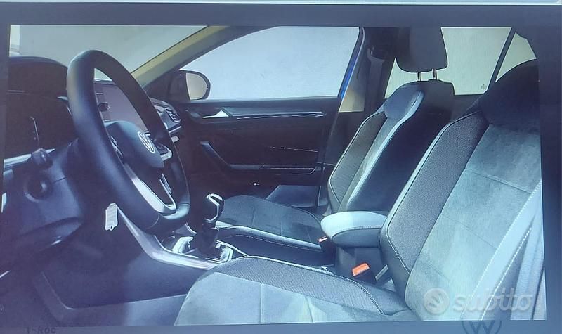 Usata VW T-Roc R-line 116 CV (85 kW) 2023 Blu SUV