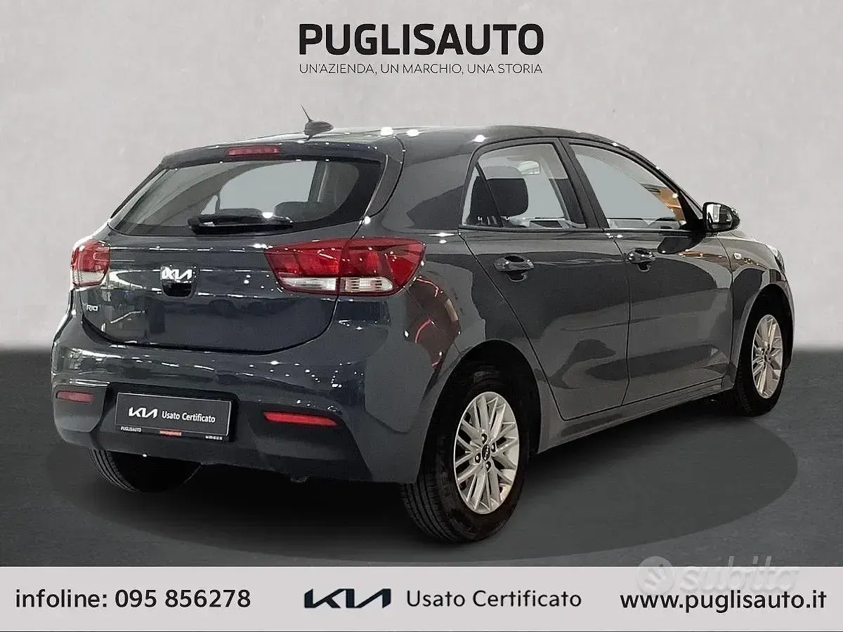 Usata Kia Rio Style 100 CV (73 kW) 2022 Grigio Berlina