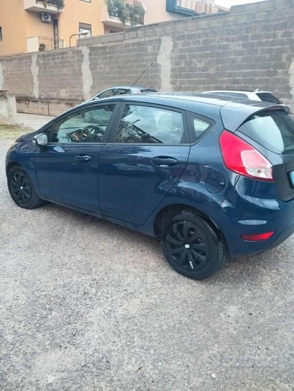 Usata Ford Fiesta 97 CV (71 kW) 2014 Blu Utilitaria