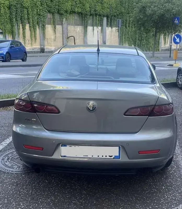 Usata Alfa Romeo 159 Distinctive 150 CV (110 kW) 2006 Grigio Berlina