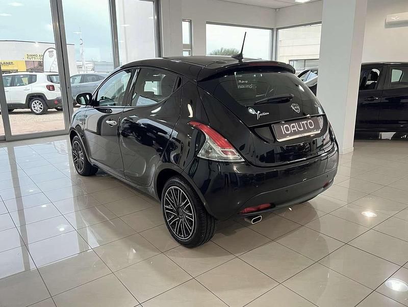 Usata Lancia Ypsilon Gold 69 CV (50 kW) 2023 Nero Utilitaria