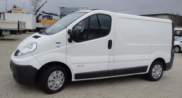 Usata Renault Trafic 114 CV (83 kW) 2008 Bianco pastello Monovolume