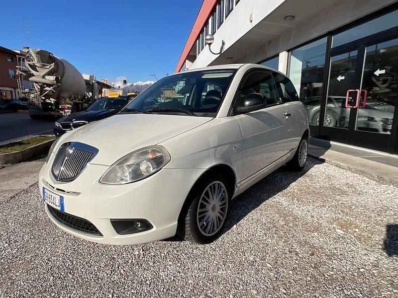 Usata Lancia Ypsilon 69 CV (50 kW) 2011 Bianco Utilitaria