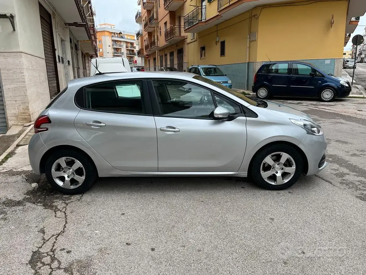 Usata Peugeot 208 Active 75 CV (55 kW) 2016 Grigio Utilitaria
