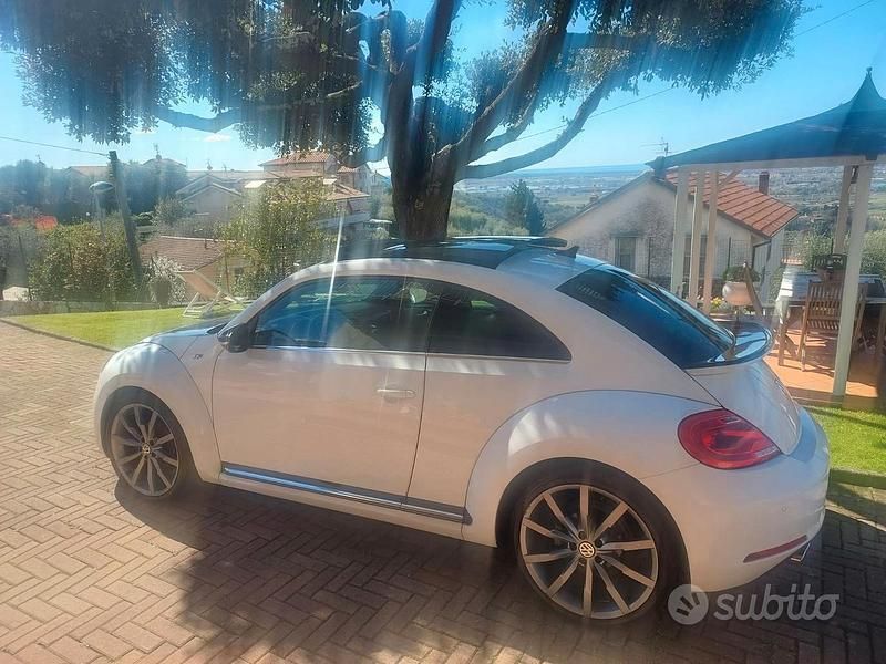Usata VW Beetle R-line 150 CV (110 kW) 2015 Utilitaria
