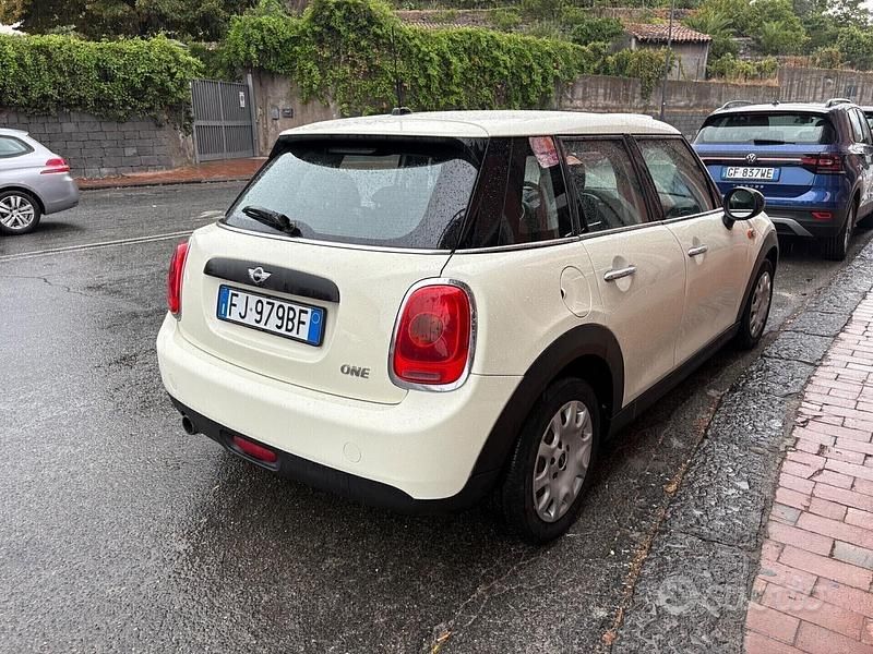 Usata Mini ONE 75 CV (55 kW) 2017 Bianco Utilitaria
