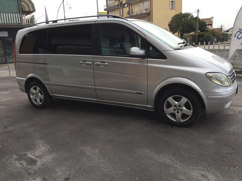 Usata Mercedes Viano 150 CV (110 kW) 2005 Argento Monovolume