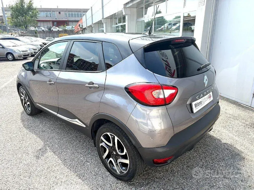 Usata Renault Captur 90 CV (66 kW) 2013 Grigio SUV