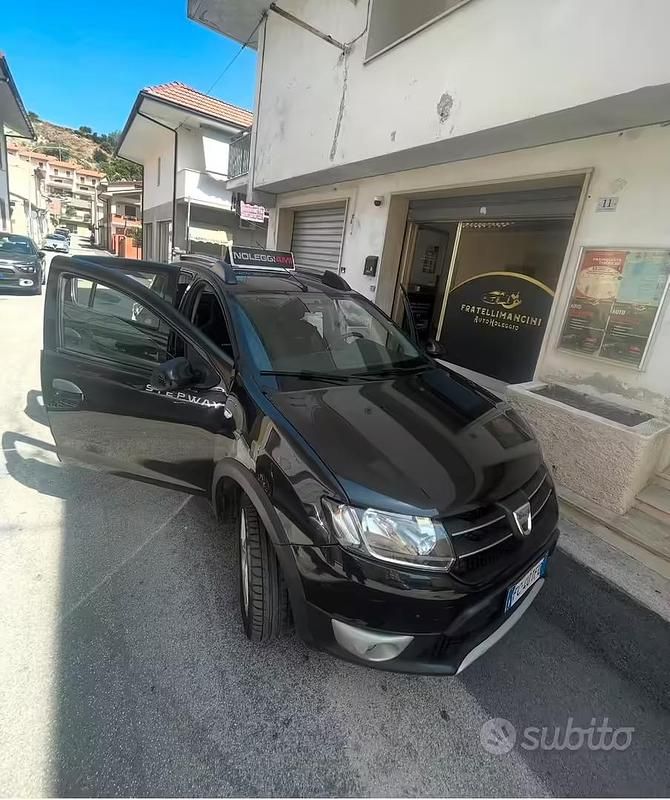 Usata Dacia Sandero 90 CV (66 kW) 2016 Nero Utilitaria