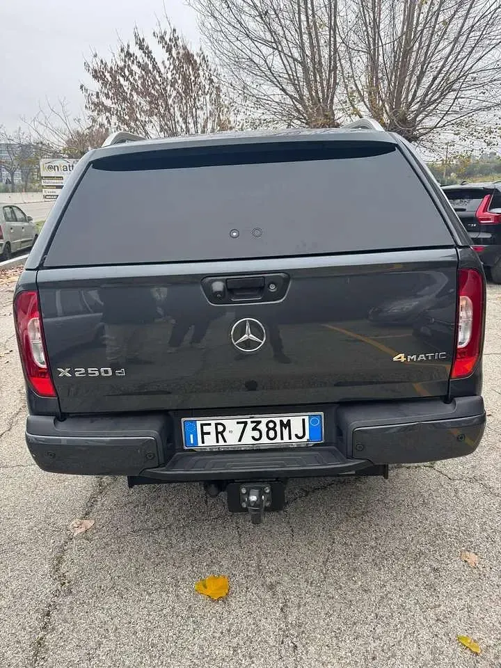 Usata Mercedes X250 Progressive 190 CV (139 kW) 2018 Grau metallic Pick-up