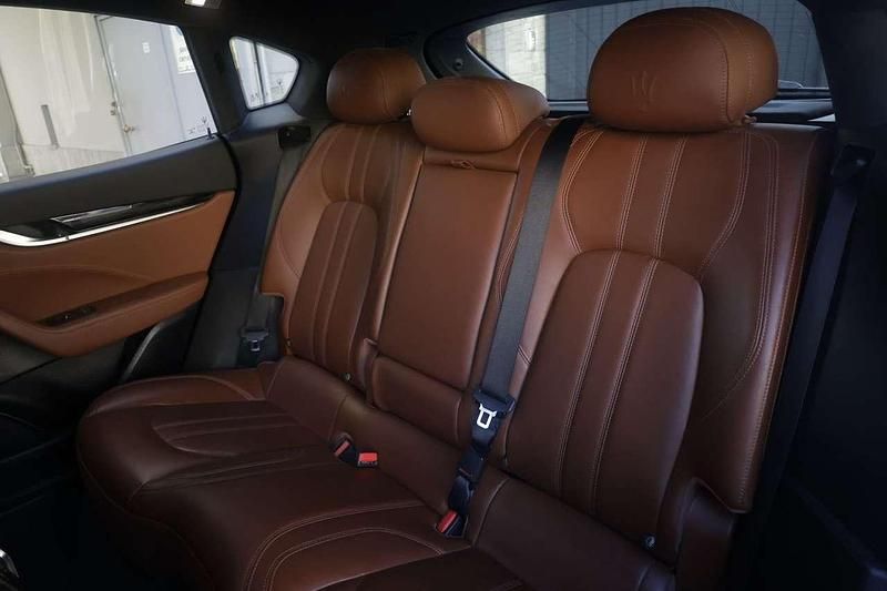 Usata Maserati Levante 275 CV (202 kW) 2017 Grigio SUV