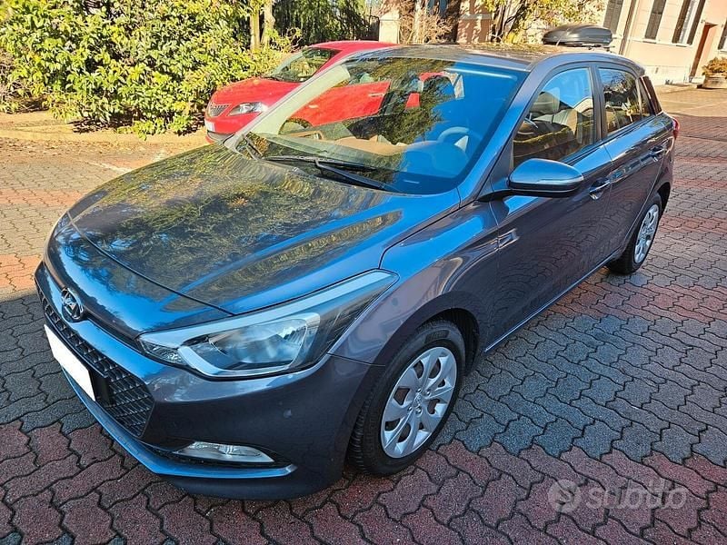 Usata Hyundai i20 Classic 75 CV (55 kW) 2015 Grigio Berlina