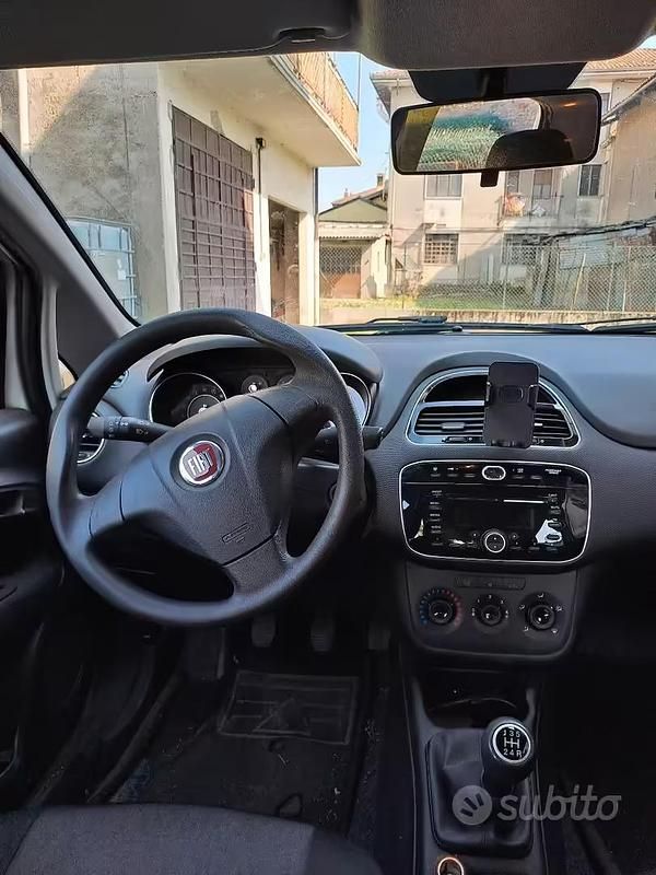 Usata Fiat Punto 75 CV (55 kW) 2015 Bianco Utilitaria