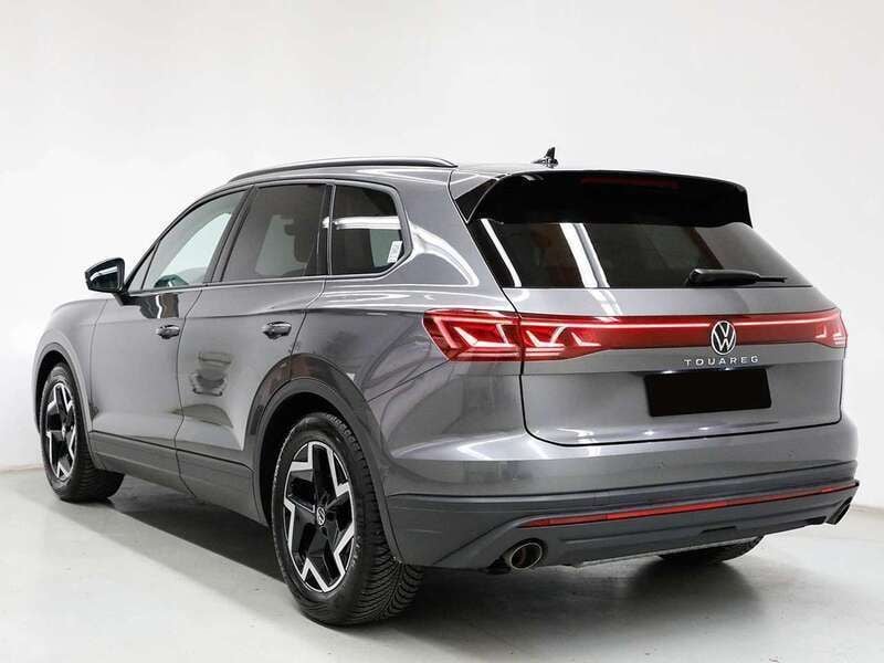Usata VW Touareg R-line 231 CV (169 kW) 2024 Grigio SUV