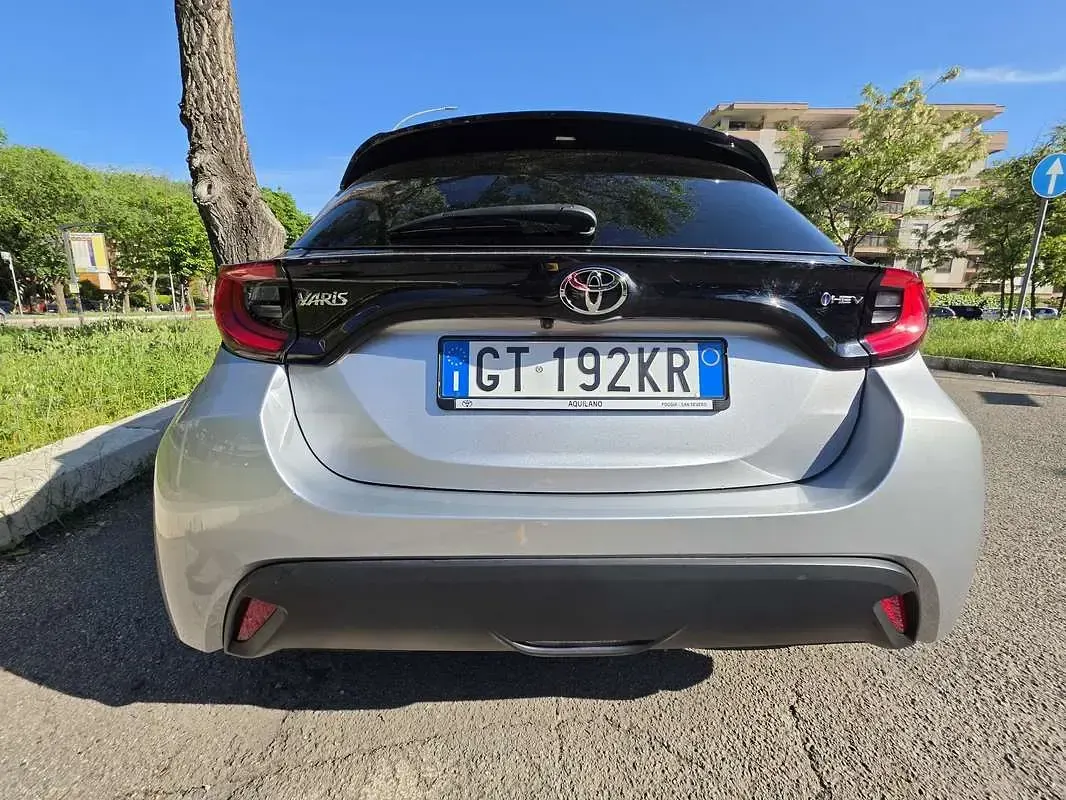 Usata Toyota Yaris Hybrid Trend 92 CV (67 kW) 2024 Berlina
