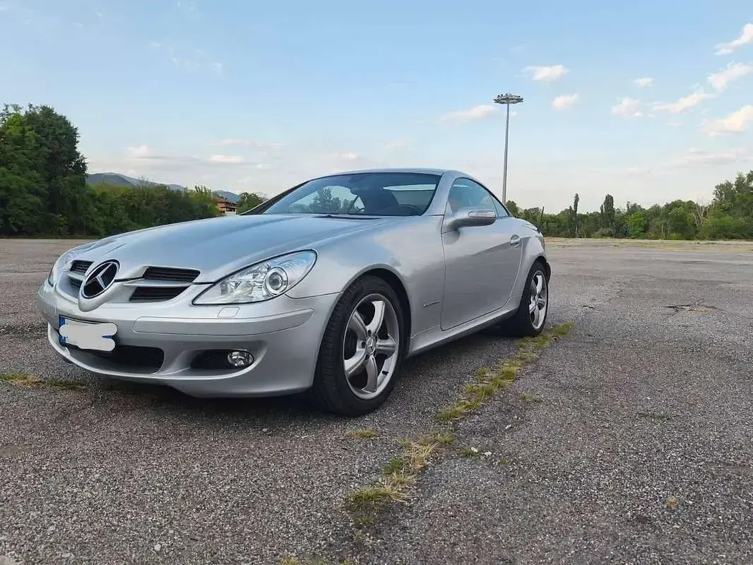 Usata Mercedes SLK200 163 CV (119 kW) 2025 Argento Cabrio
