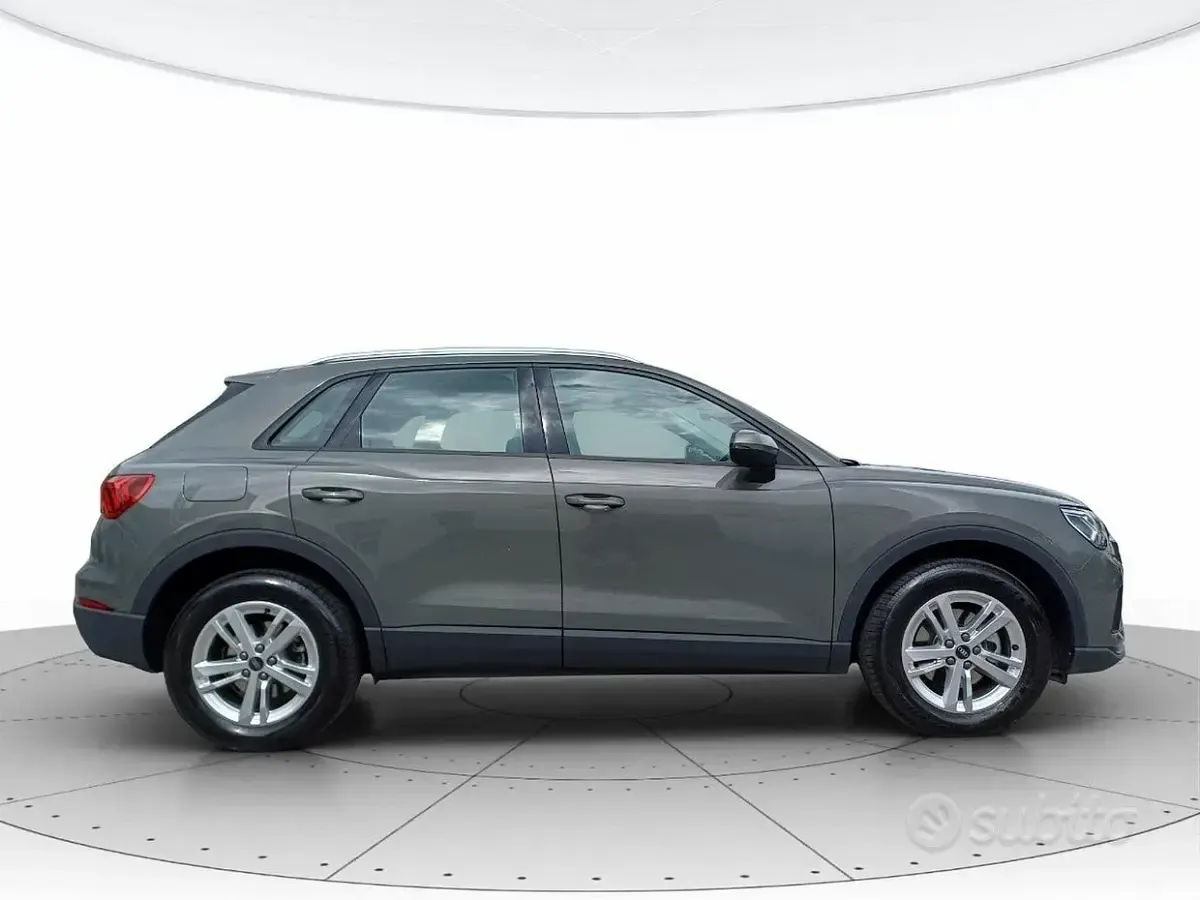 Usata Audi Q3 Business 150 CV (110 kW) 2024 Grigio metallizzato scuro SUV