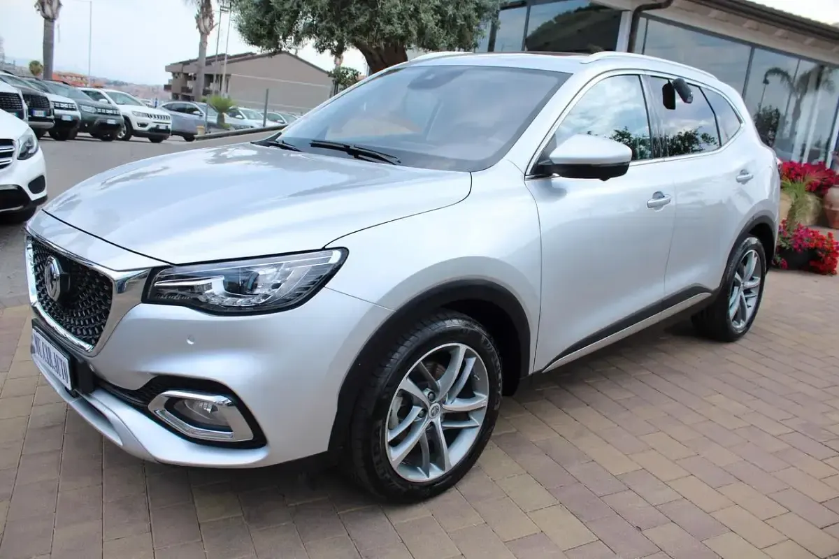 Usata MG HS Luxury 162 CV (119 kW) 2023 Argento SUV
