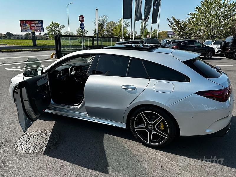 Usata Mercedes CLA200 Shooting Brake 116 CV (85 kW) 2024 Grigio Station wagon