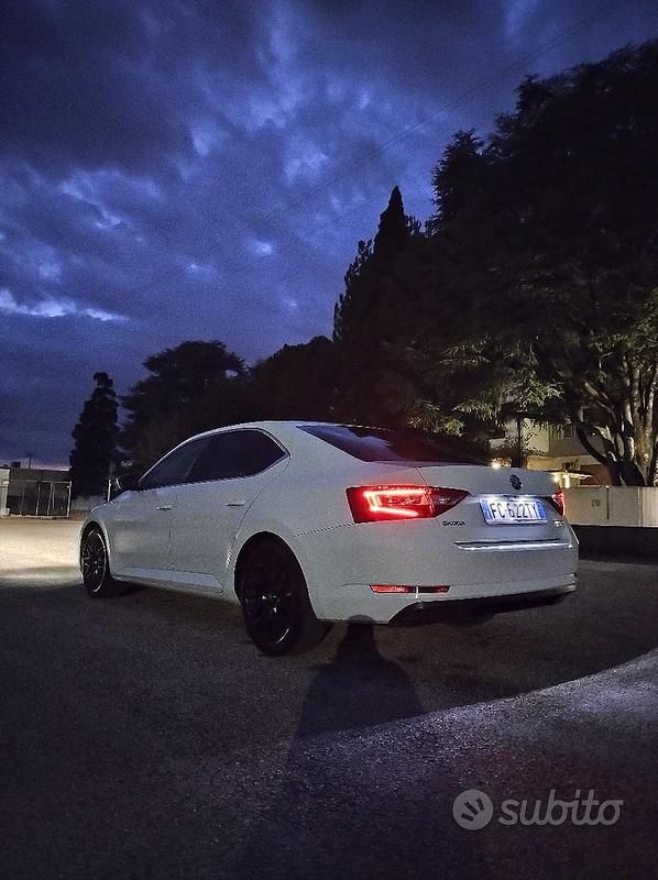 Usata Skoda Superb Executive 150 CV (110 kW) 2016 Bianco Berlina