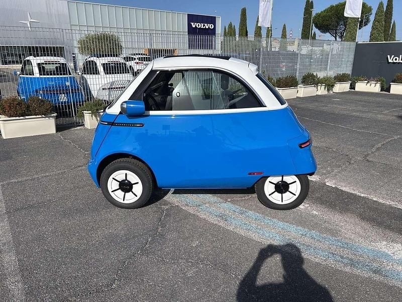 Nuova Micro Microlino 11 kW (15 CV) 2026 Blu/azzurro Utilitaria