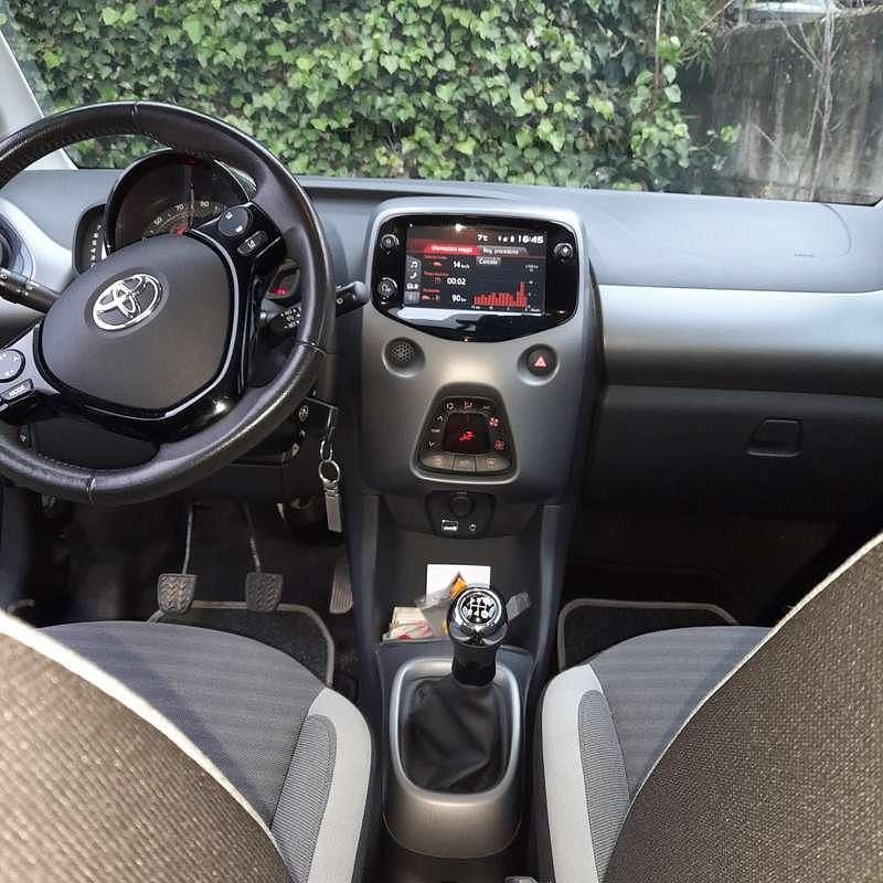 Usata Toyota Aygo X-play 72 CV (52 kW) 2020 Nero Utilitaria