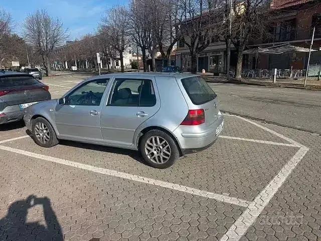 Usata VW Golf IV 105 CV (77 kW) 2004 Grigio Berlina