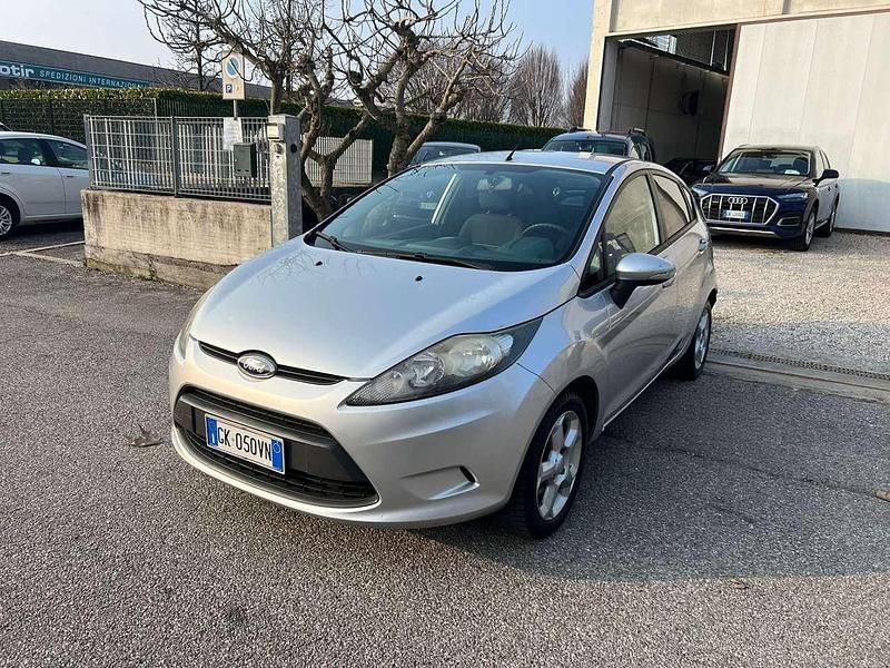 Usata Ford Fiesta Titanium 95 CV (69 kW) 2011 Argento Utilitaria