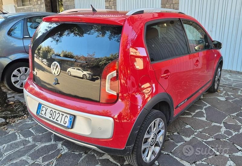 Rosso Usata 2015 VW up! Due volumi | 4400 € (Super prezzo) - Immagine 1/3