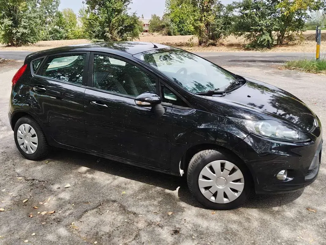Usata Ford Fiesta 69 CV (50 kW) 2012 Nero Berlina