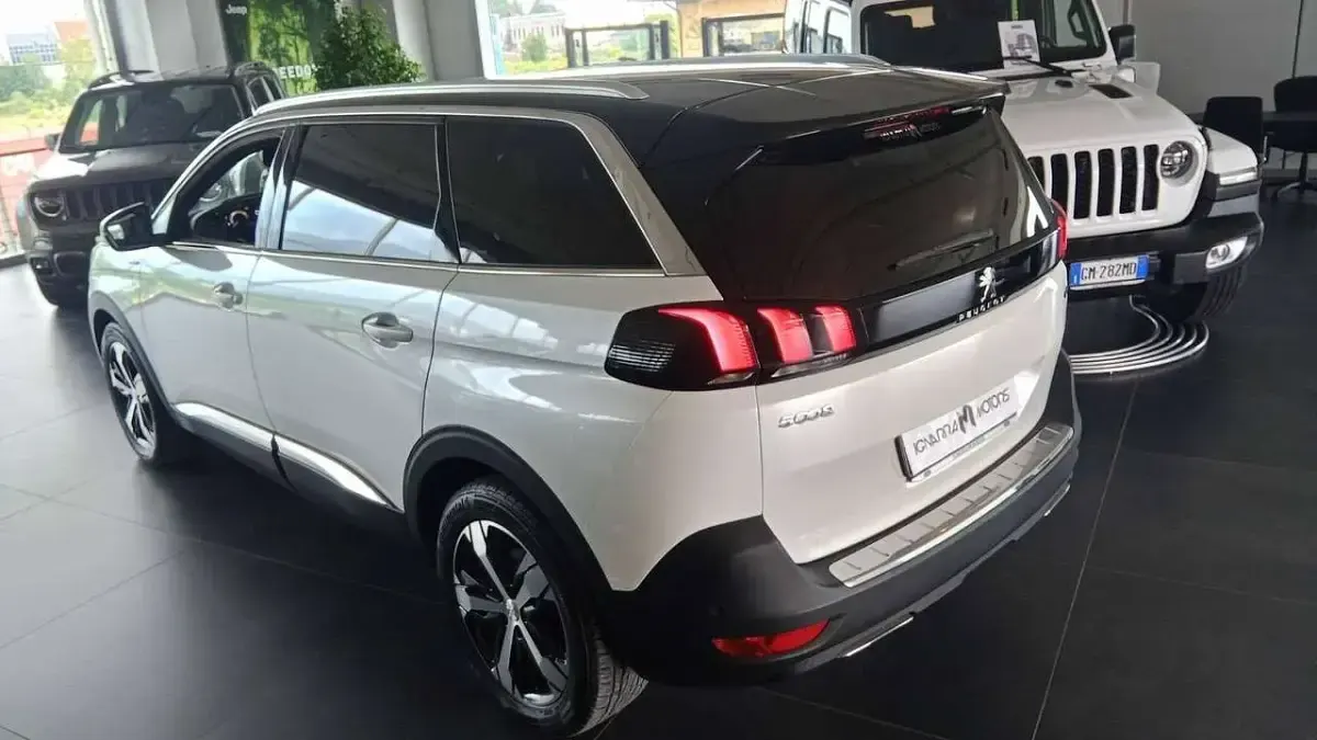 Usata Peugeot 5008 GT-line 120 CV (88 kW) 2017 Bianco Monovolume