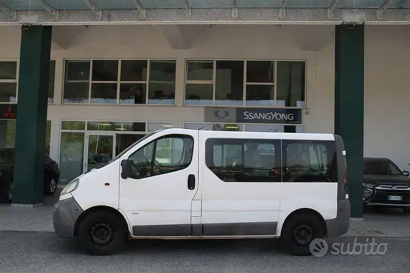 Usata Opel Vivaro 2003 Bianco Monovolume