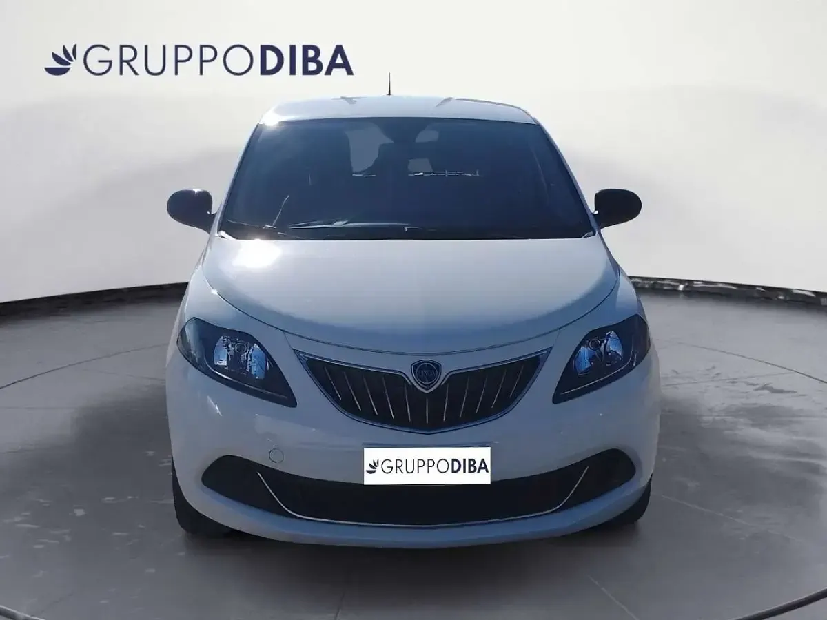 Usata Lancia Ypsilon Silver 69 CV (50 kW) 2022 Bianco Utilitaria