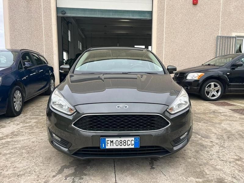 Grigio Usata 2017 Ford Focus Berlina | 6500 € (Super prezzo) - Immagine 1/4