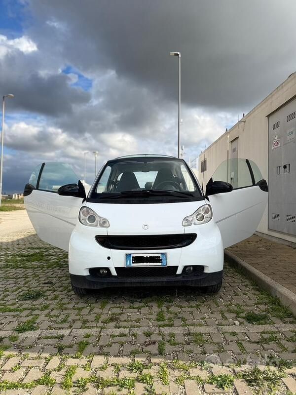 Usata 2008 Smart ForTwo Coupé Due volumi | 4300 € (Cara) - Immagine 1/4